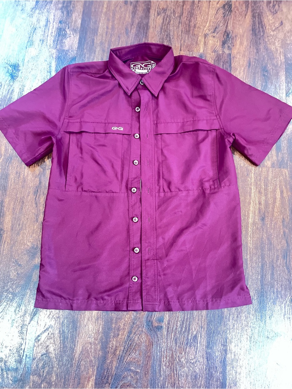 Short-Sleeve Casual Button-Down Shirt in Plum